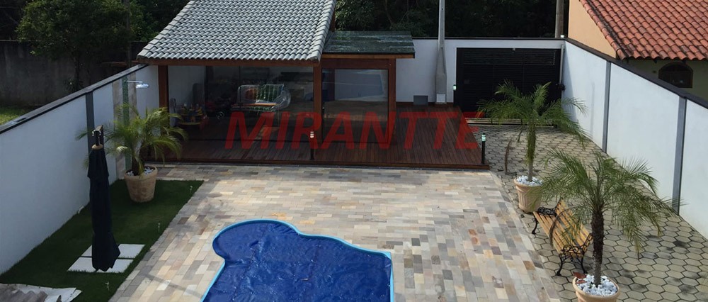 Sobrado de 360m² com 3 quartos em Serra da Cantareira