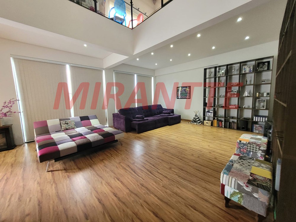 Sobrado de 360m² com 3 quartos em Serra da Cantareira