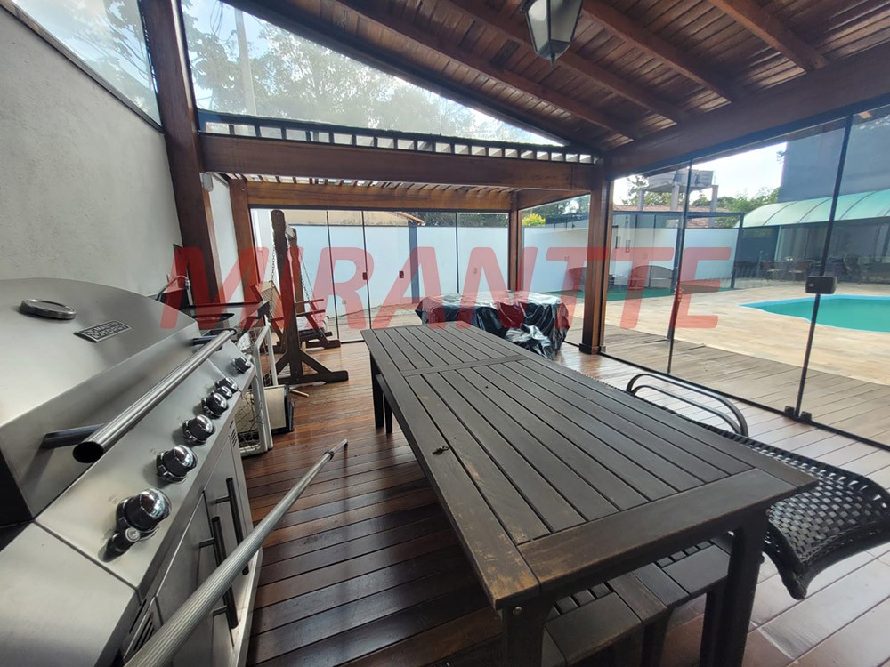 Sobrado de 360m² com 3 quartos em Serra da Cantareira