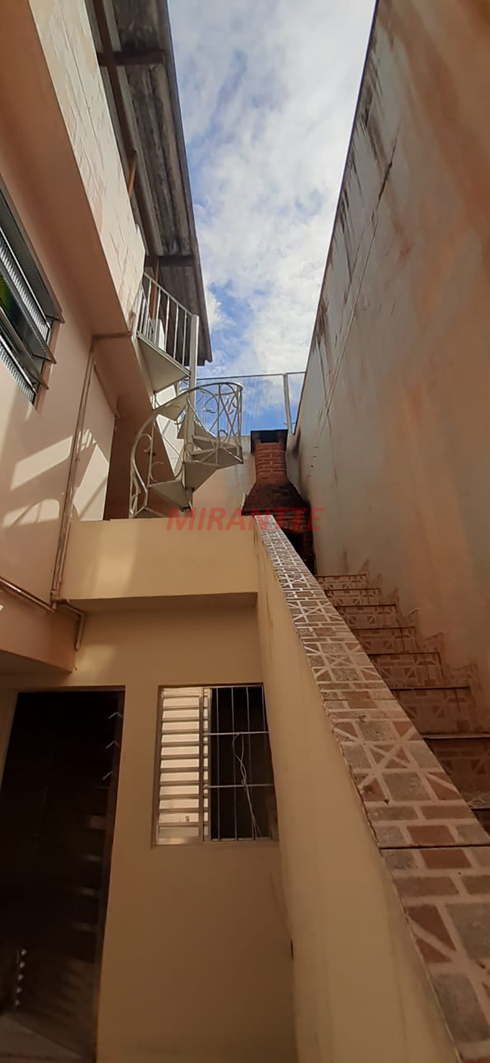 Sobrado de 90m² com 3 quartos em Cachoeirinha