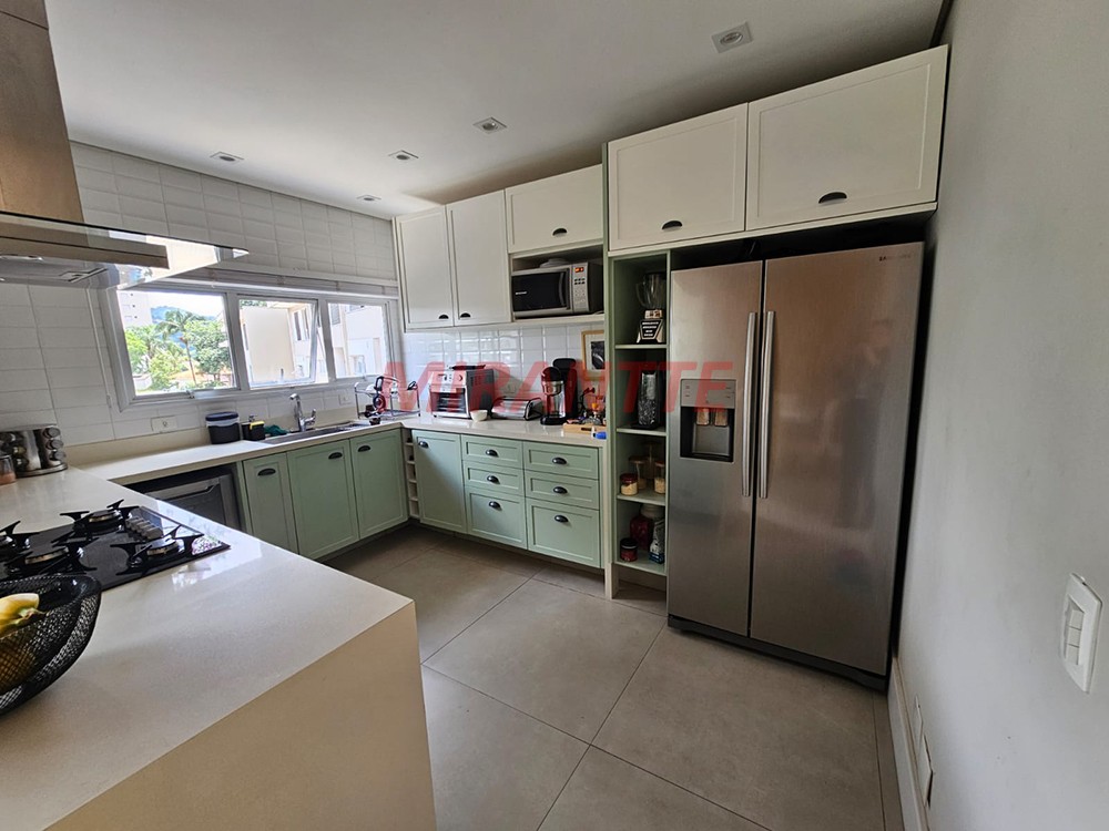 Sobrado de 241m² com 3 quartos em Tremembe
