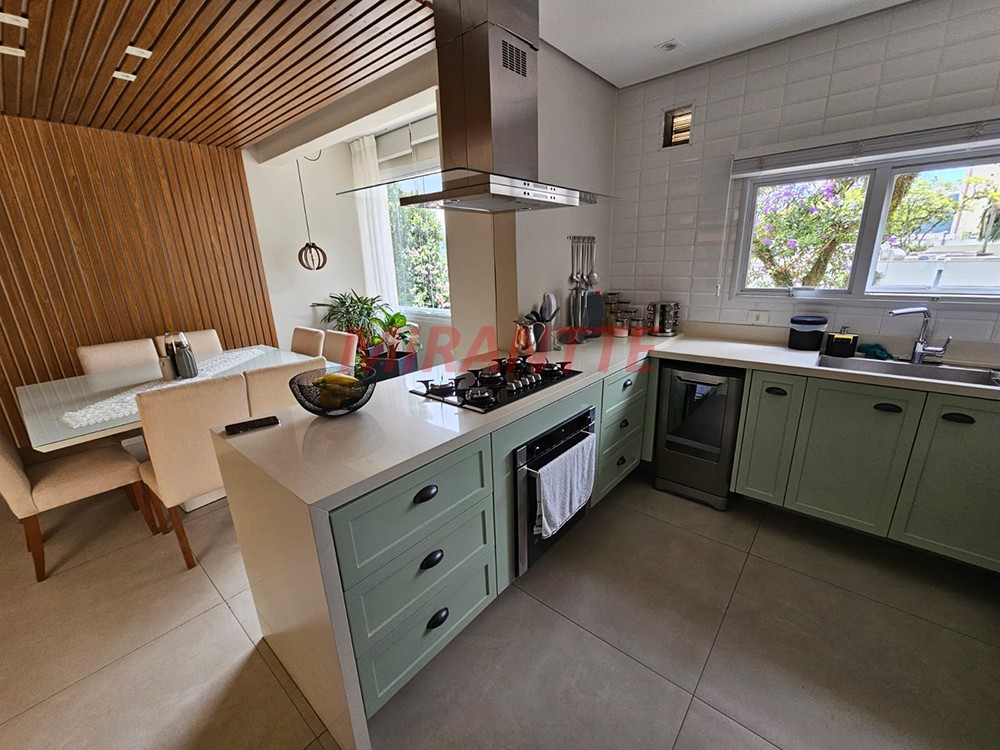 Sobrado de 241m² com 3 quartos em Tremembe