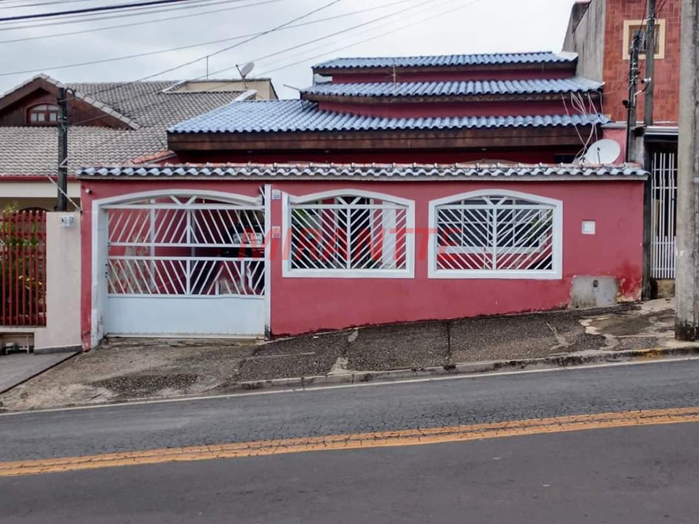 Sobrado de 260m² com 4 quartos em Vila Hortência