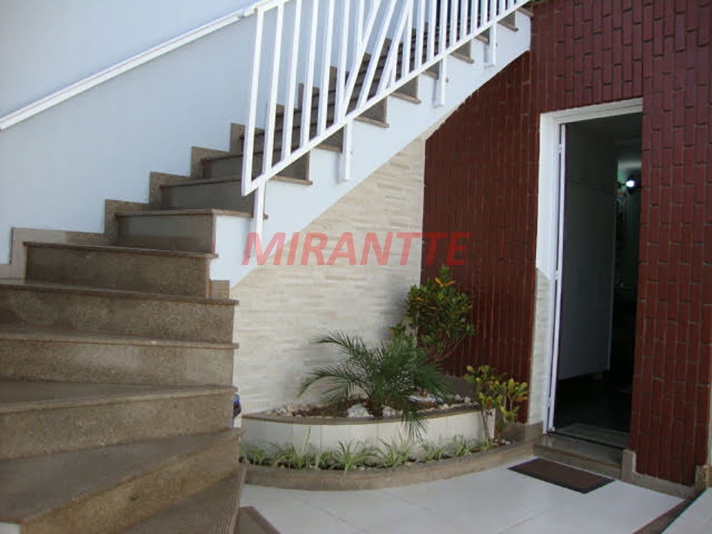 Sobrado de 235m² com 3 quartos em Vila Rosália