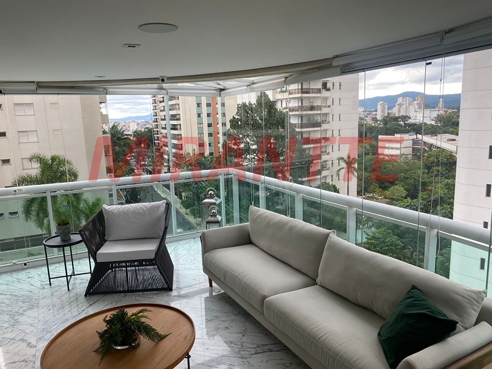 Apartamento de 220m² com 4 quartos em Santana