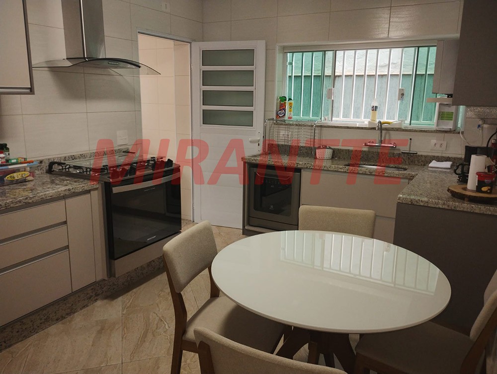 Sobrado de 189m² com 3 quartos em Vila Aurora