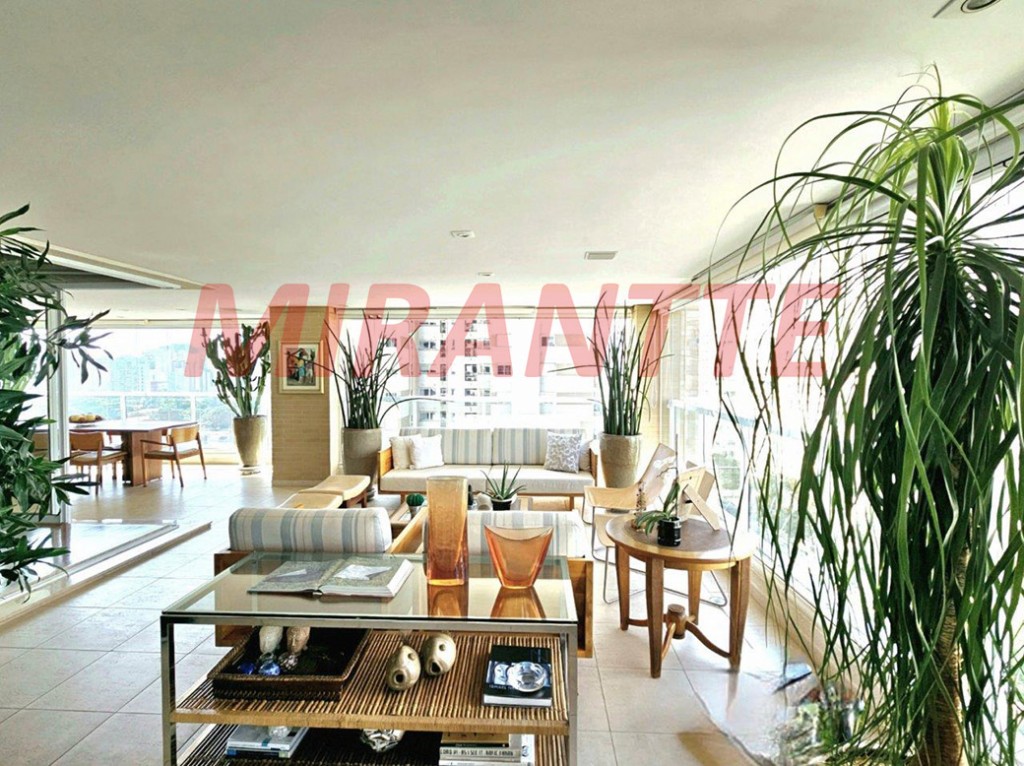 Apartamento de 385m² em Campo Belo