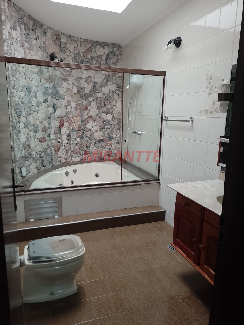 Sobrado de 290m² com 3 quartos em Vila Hortência