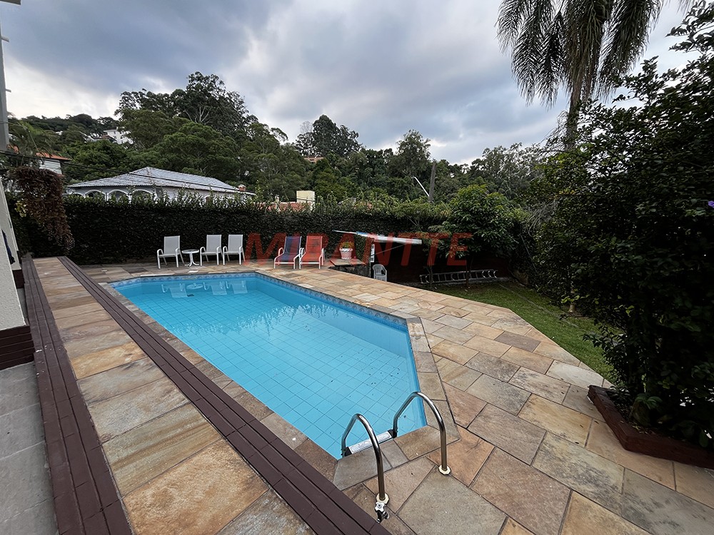 Sobrado de 400m² com 5 quartos em Tremembe