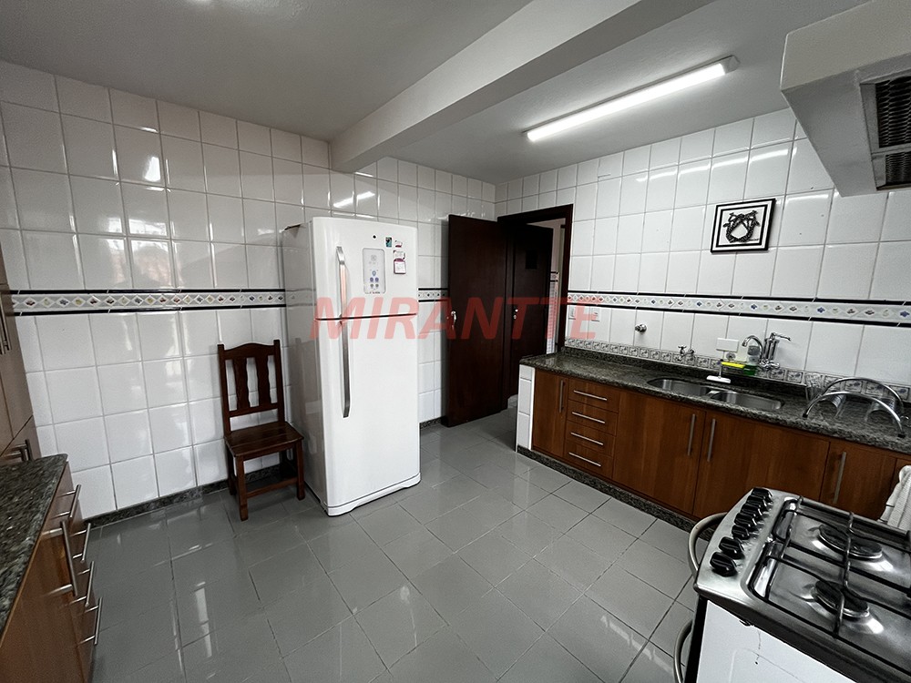 Sobrado de 400m² com 5 quartos em Tremembe