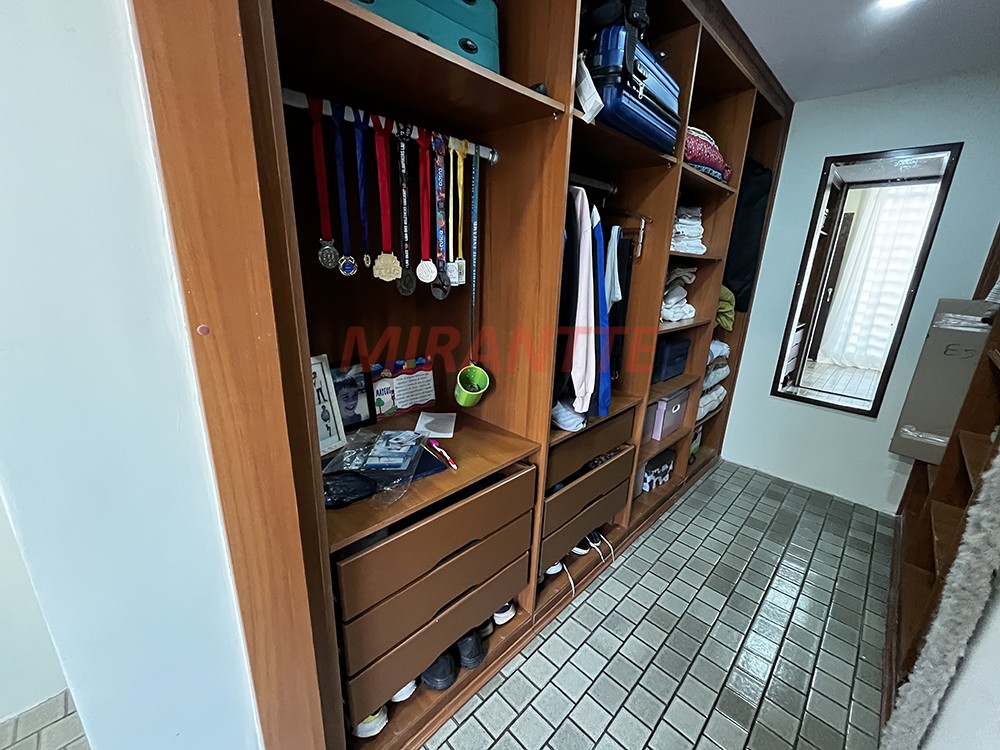 Sobrado de 400m² com 5 quartos em Tremembe