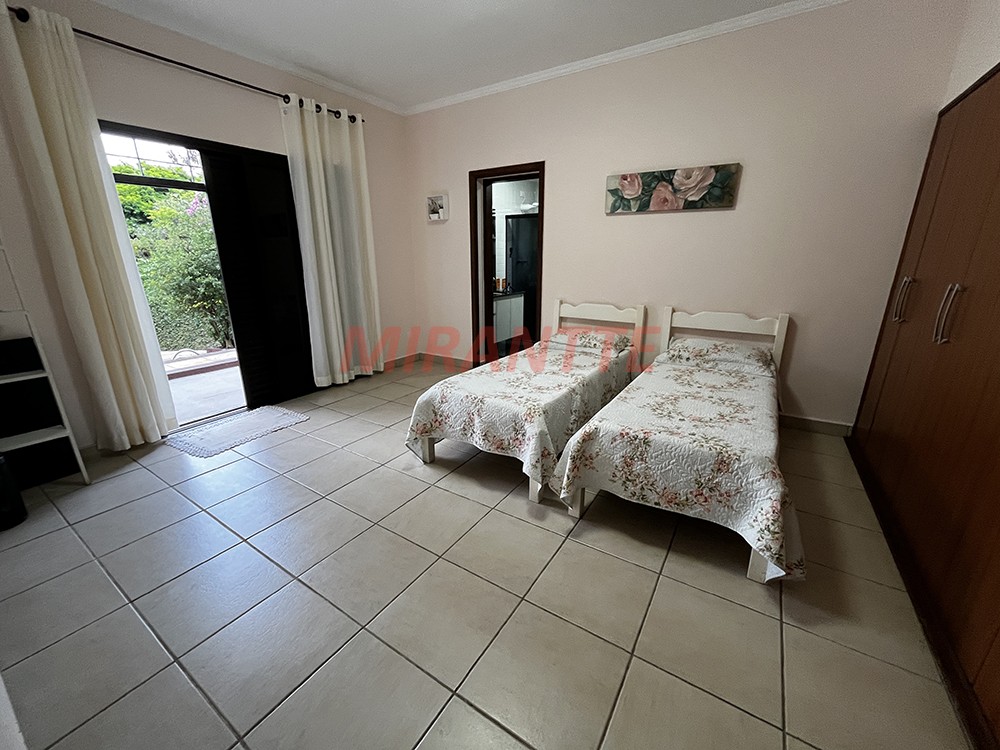 Sobrado de 400m² com 5 quartos em Tremembe