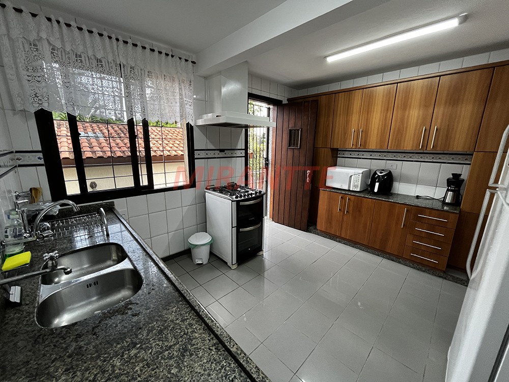 Sobrado de 400m² com 5 quartos em Tremembe