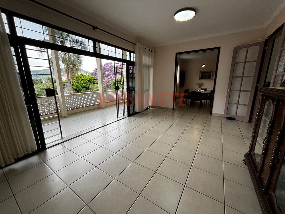 Sobrado de 400m² com 5 quartos em Tremembe
