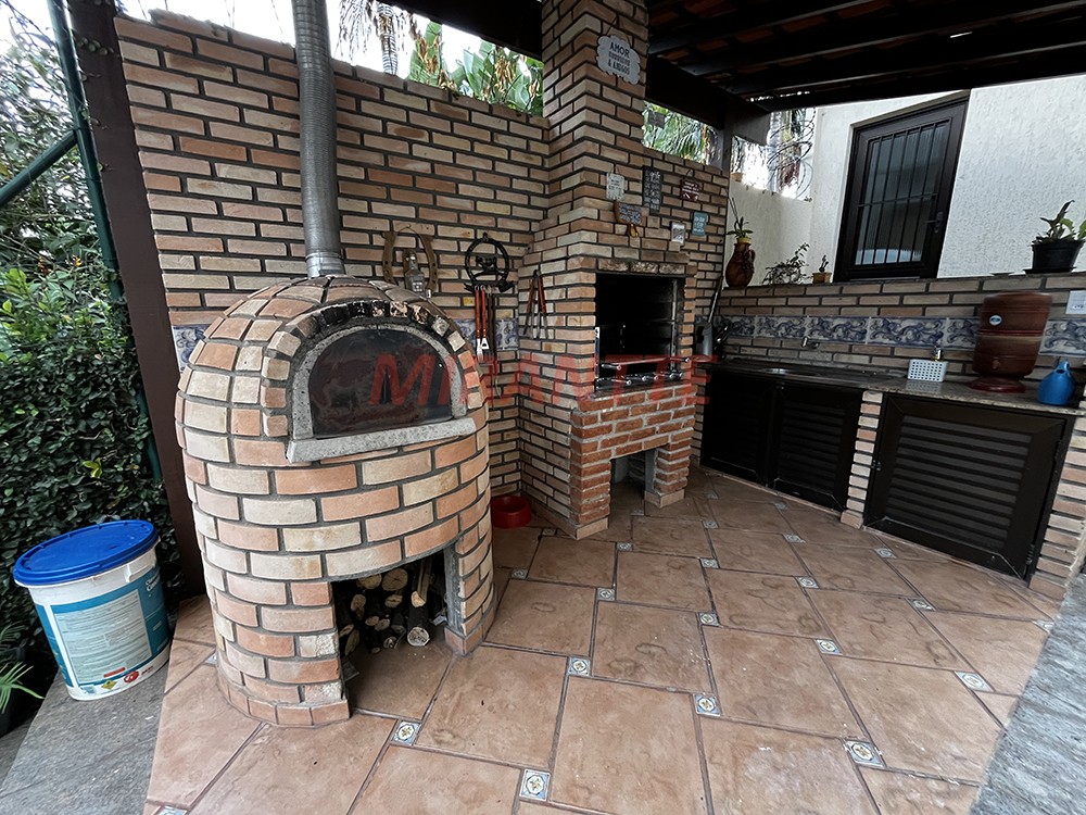 Sobrado de 400m² com 5 quartos em Tremembe