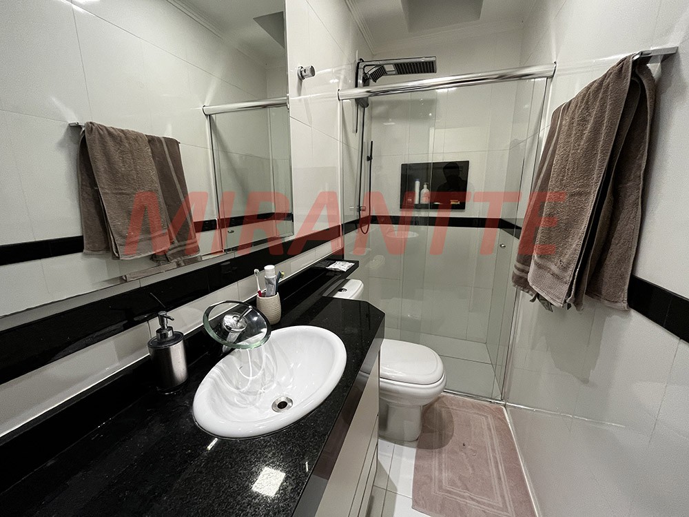 Sobrado de 248m² com 3 quartos em Santana