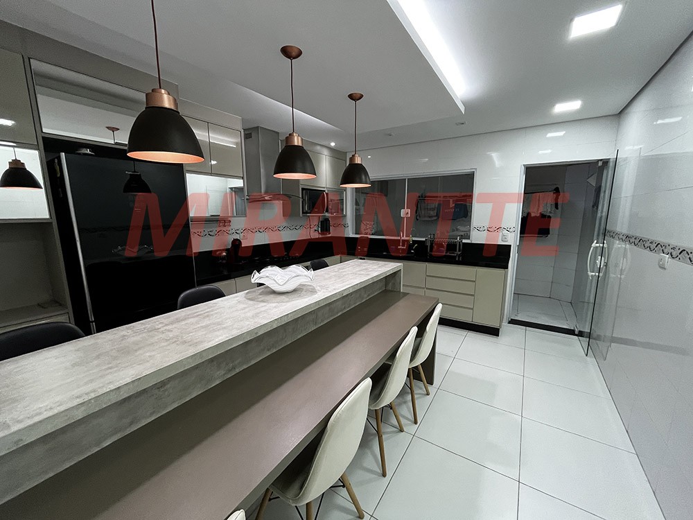 Sobrado de 248m² com 3 quartos em Santana