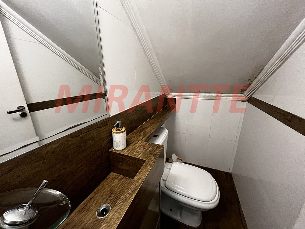 Sobrado de 248m² com 3 quartos em Santana