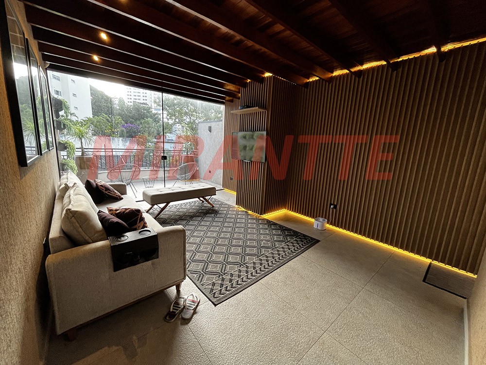 Sobrado de 248m² com 3 quartos em Santana