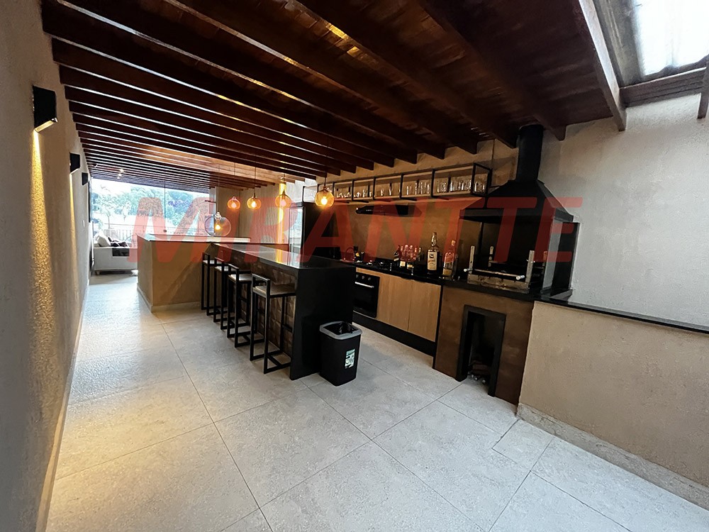 Sobrado de 248m² com 3 quartos em Santana