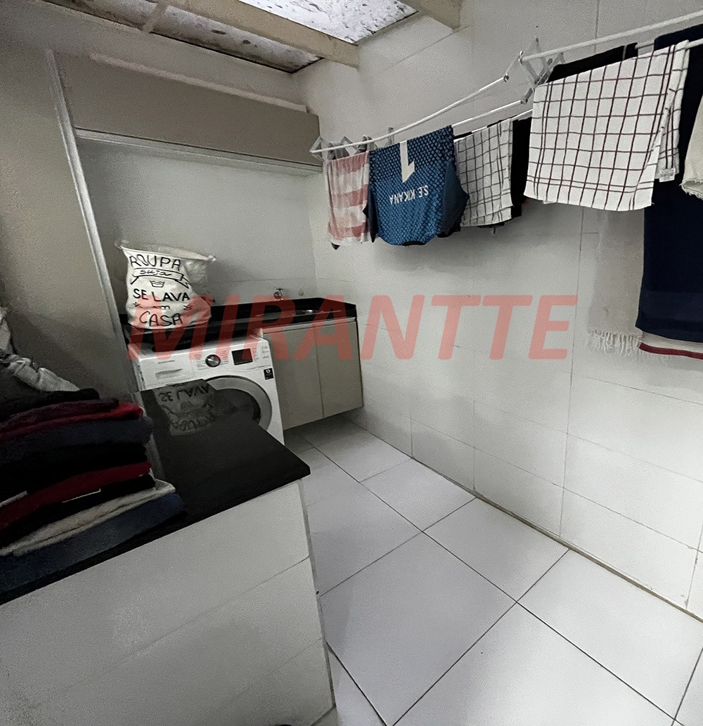Sobrado de 248m² com 3 quartos em Santana