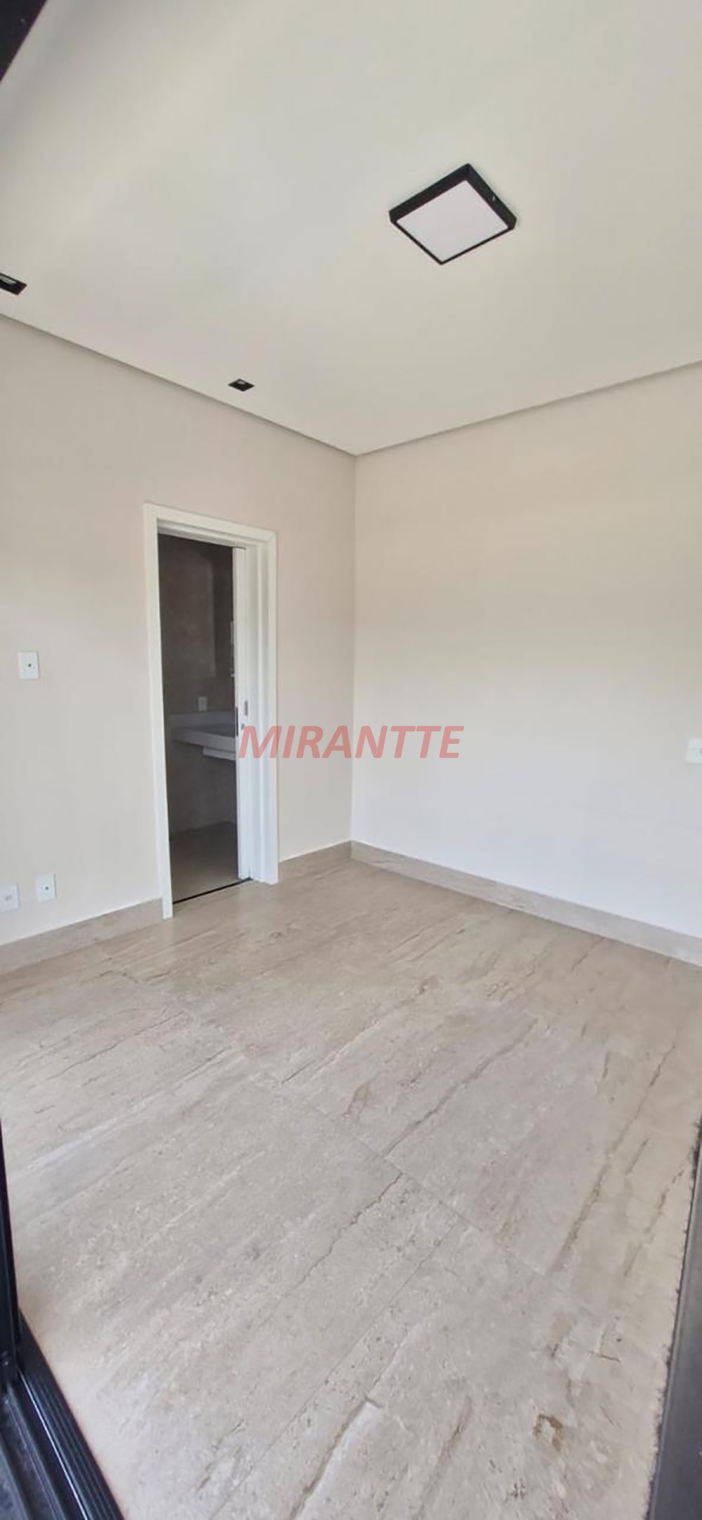 Sobrado de 297m² com 3 quartos em Itapetinga