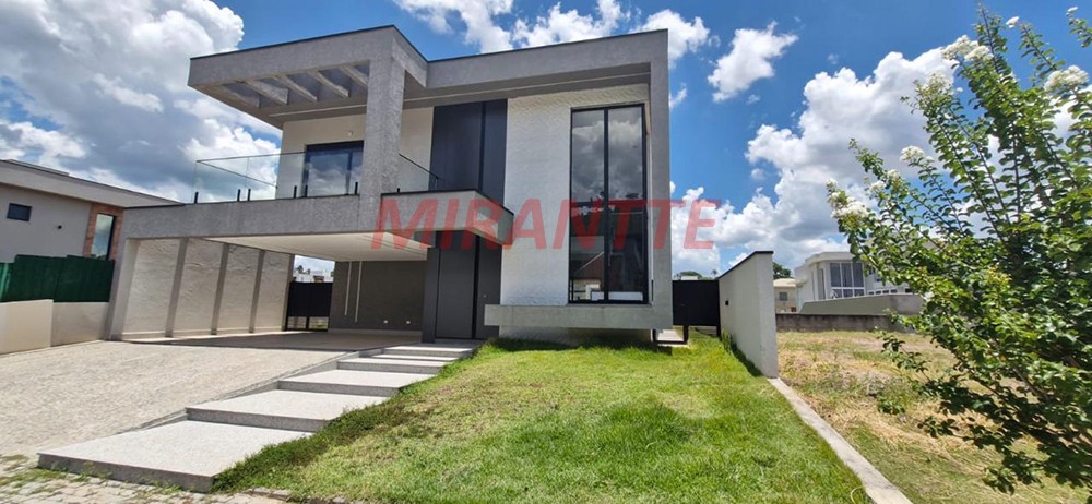 Sobrado de 297m² com 3 quartos em Itapetinga