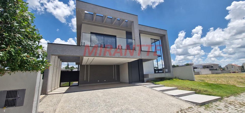 Sobrado de 297m² com 3 quartos em Itapetinga