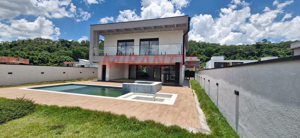 Sobrado de 297m² com 3 quartos em Itapetinga