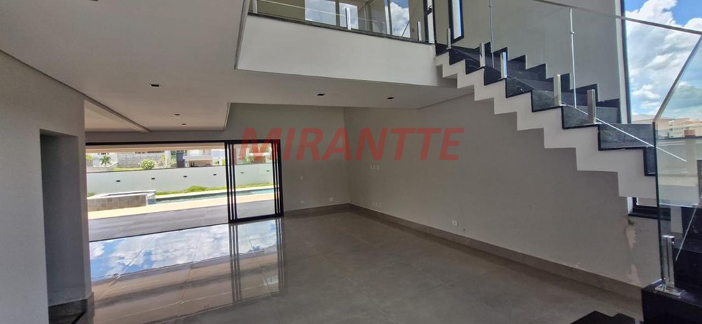 Sobrado de 297m² com 3 quartos em Itapetinga