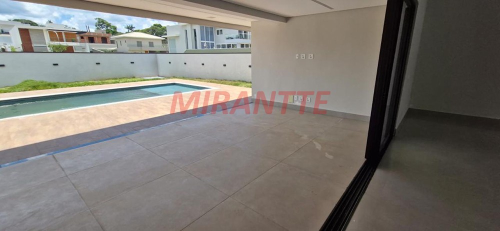 Sobrado de 297m² com 3 quartos em Itapetinga