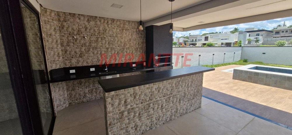 Sobrado de 297m² com 3 quartos em Itapetinga