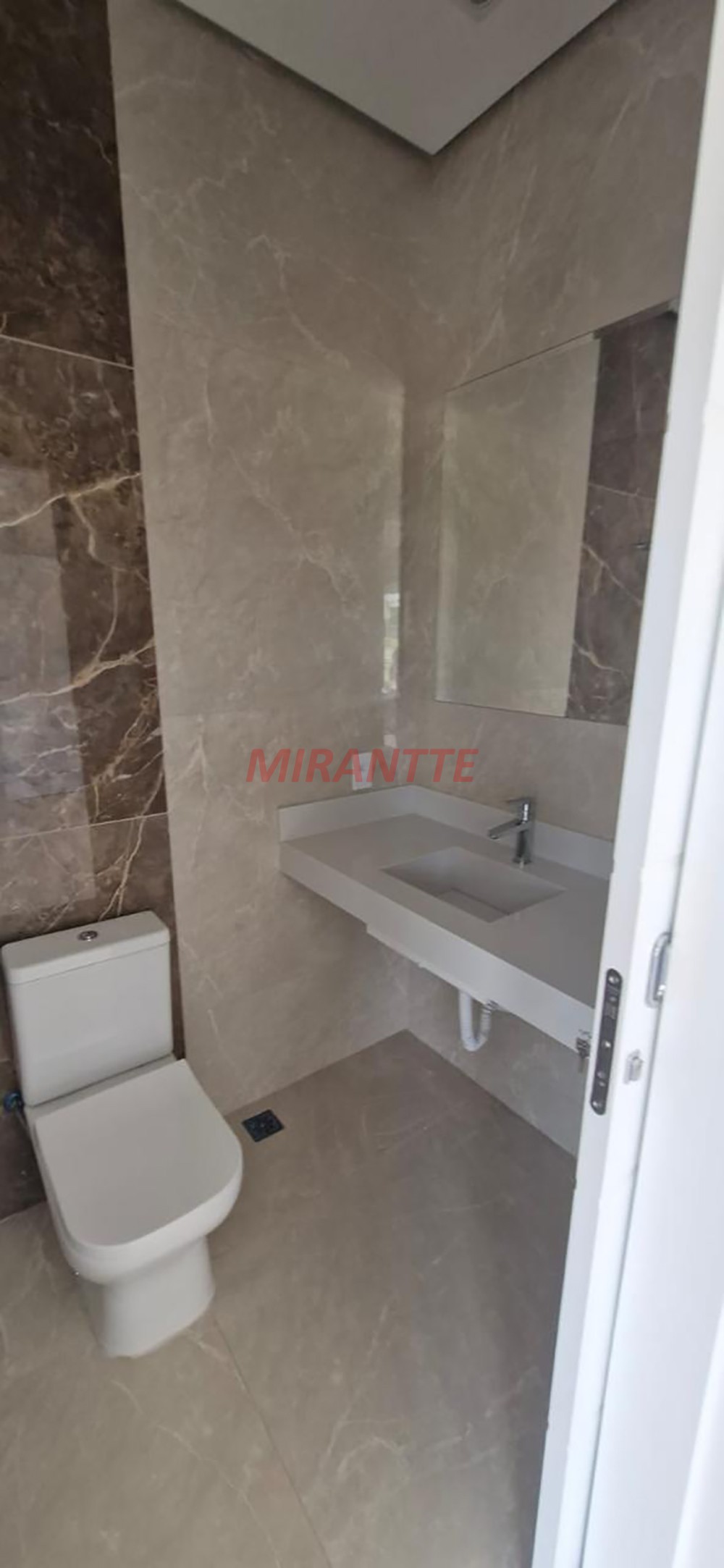 Sobrado de 297m² com 3 quartos em Itapetinga