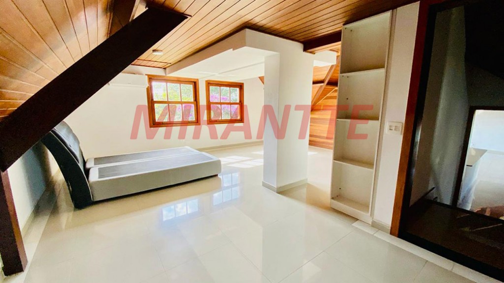 Cond. fechado de 700m² com 5 quartos em Serra da Cantareira
