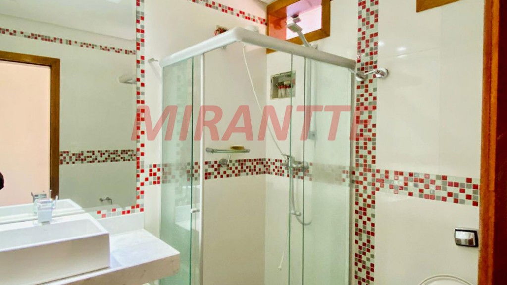 Cond. fechado de 700m² com 5 quartos em Serra da Cantareira