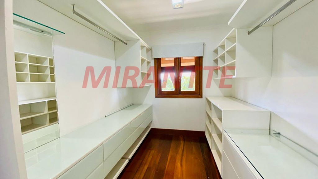 Cond. fechado de 700m² com 5 quartos em Serra da Cantareira