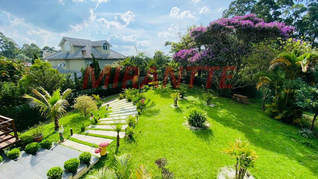 Cond. fechado de 700m² com 5 quartos em Serra da Cantareira