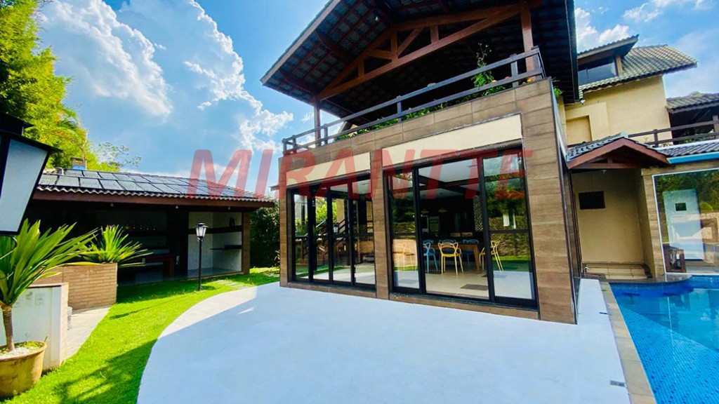 Cond. fechado de 700m² com 5 quartos em Serra da Cantareira
