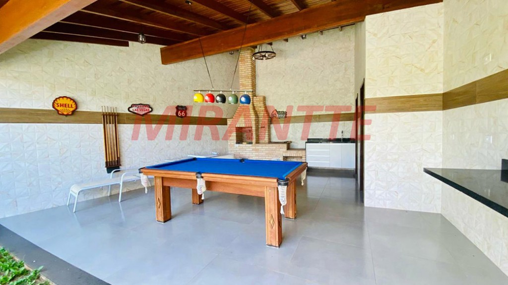Cond. fechado de 700m² com 5 quartos em Serra da Cantareira