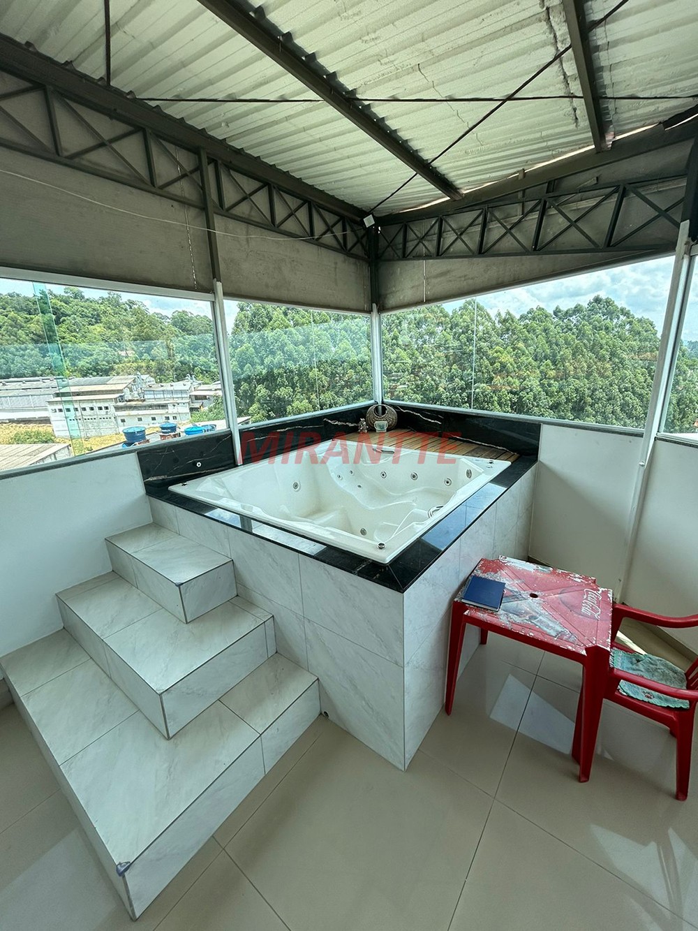 Sobrado de 332m² com 7 quartos em Laranjeiras