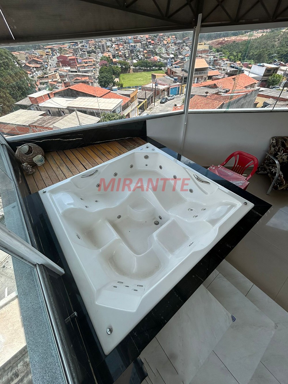 Sobrado de 332m² com 7 quartos em Laranjeiras