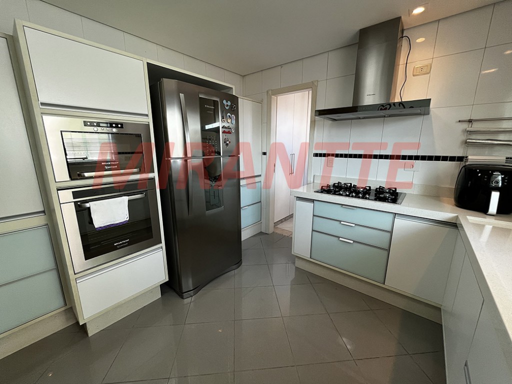 Sobrado de 184m² com 3 quartos em Santa Teresinha
