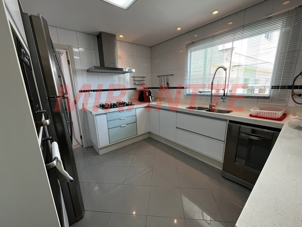 Sobrado de 184m² com 3 quartos em Santa Teresinha