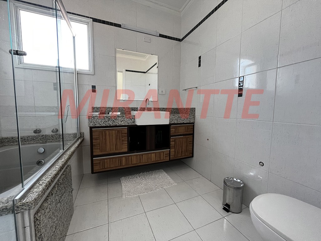 Sobrado de 184m² com 3 quartos em Santa Teresinha