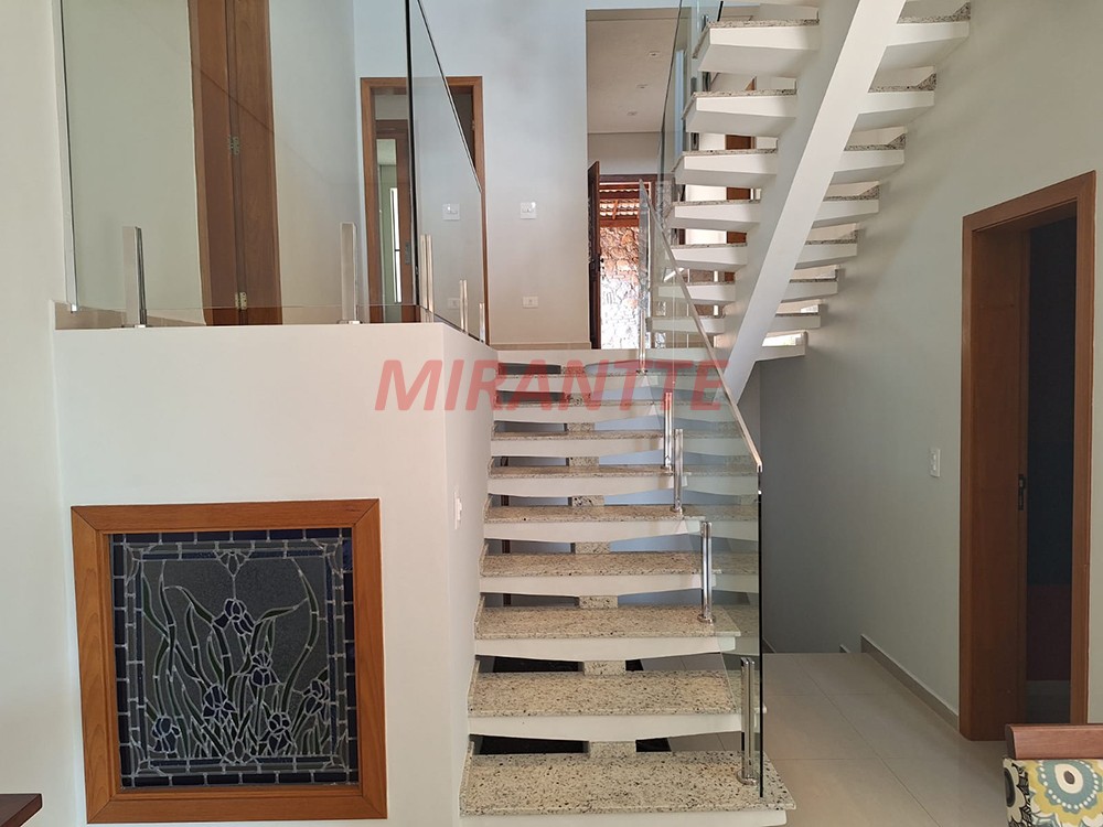 Sobrado de 248m² com 3 quartos em Serra da Cantareira