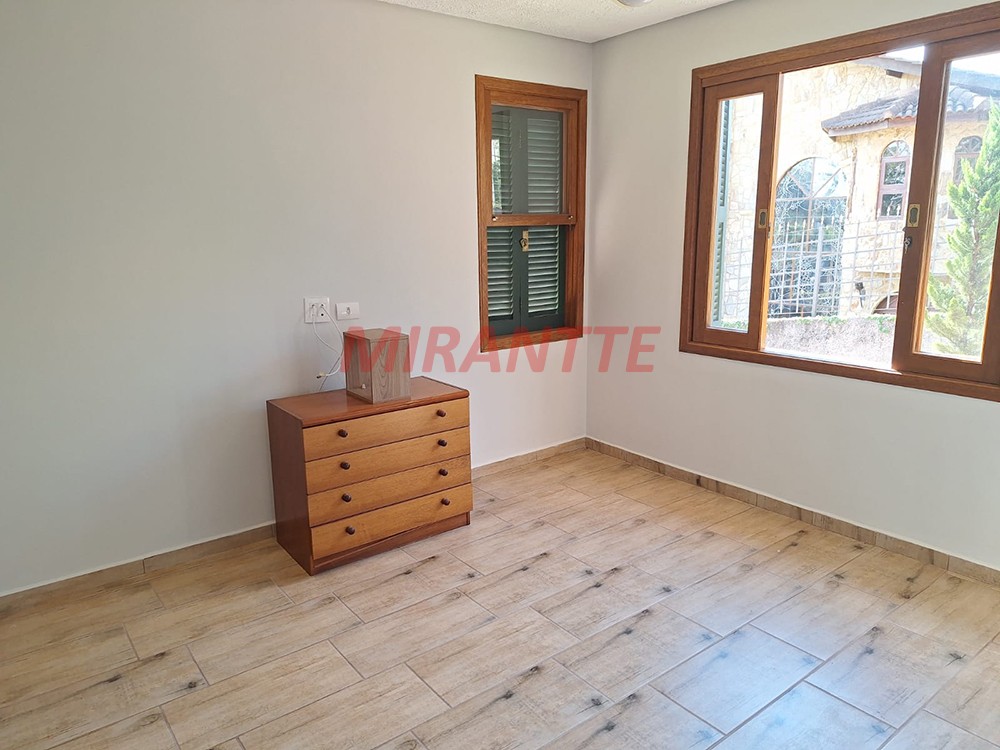 Sobrado de 248m² com 3 quartos em Serra da Cantareira