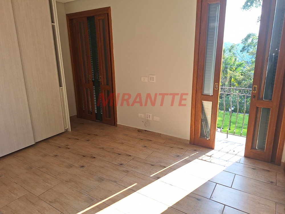 Sobrado de 248m² com 3 quartos em Serra da Cantareira