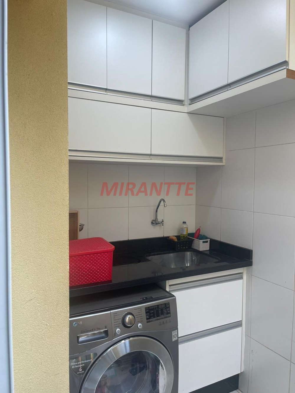 Cond. fechado de 136m² com 3 quartos em Tremembe