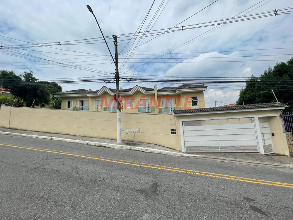 Cond. fechado de 136m² com 3 quartos em Tremembe