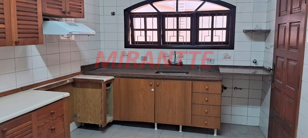 Sobrado de 200m² com 3 quartos em Vila Irmaos Arnoni